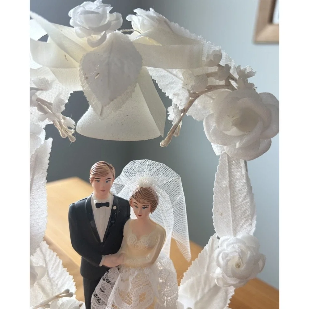 VTG  Wedding Cake Topper Lace Dress & Flowers Plastic Base, 9